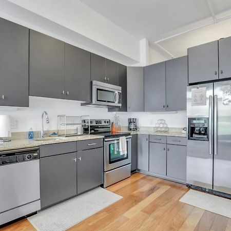 Lush Savannah Loft - Near Plant Riverside District מראה חיצוני תמונה