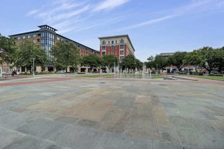 Lush Savannah Loft - Near Plant Riverside District מראה חיצוני תמונה