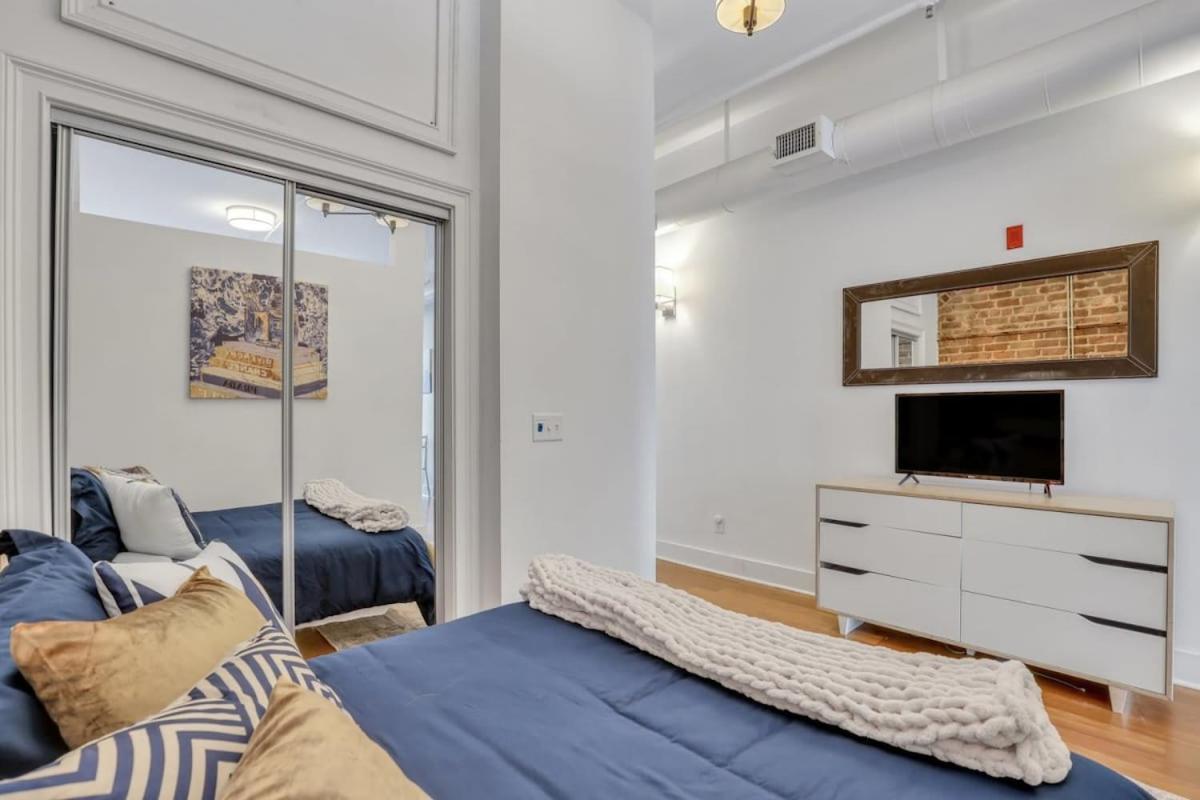 Lush Savannah Loft - Near Plant Riverside District מראה חיצוני תמונה