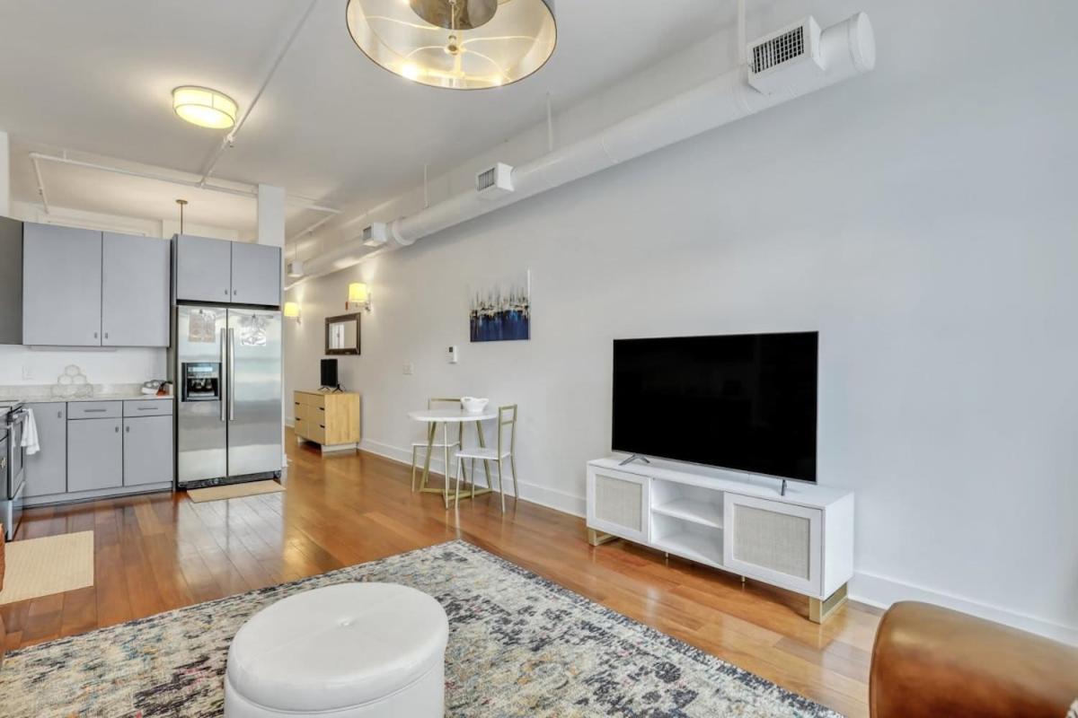 Lush Savannah Loft - Near Plant Riverside District מראה חיצוני תמונה
