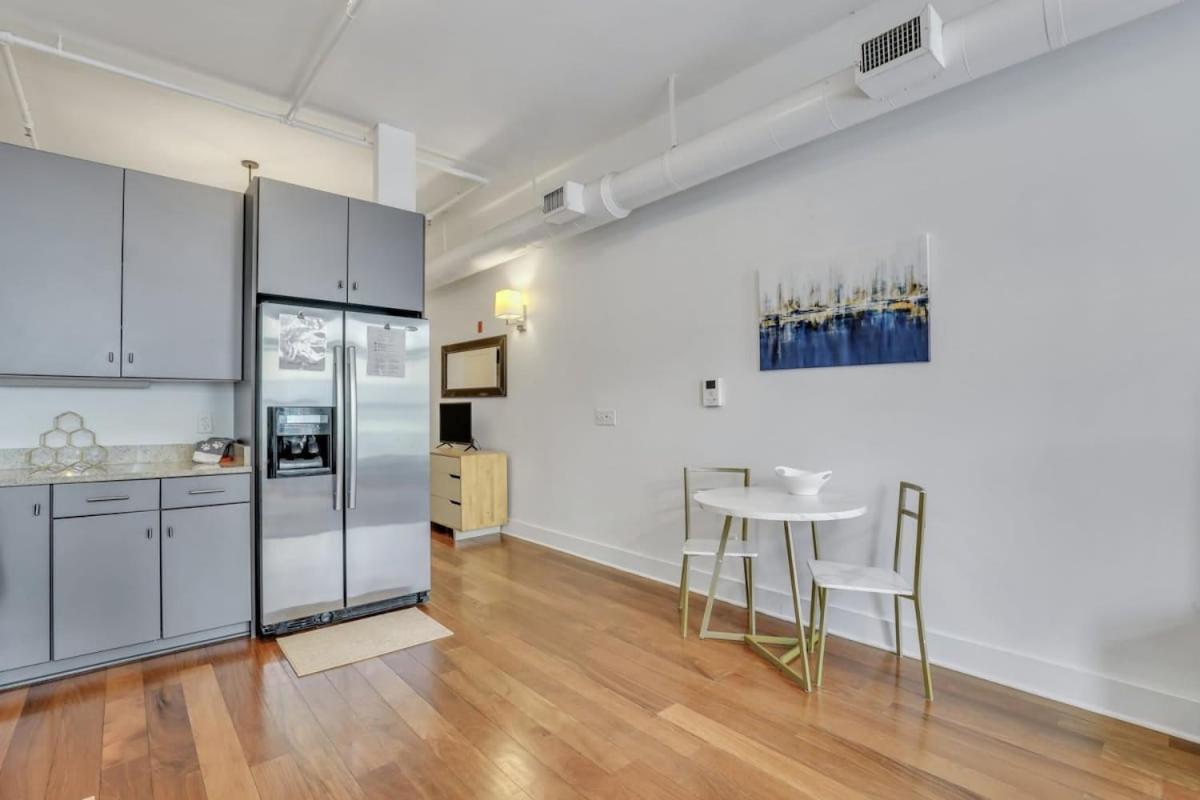 Lush Savannah Loft - Near Plant Riverside District מראה חיצוני תמונה